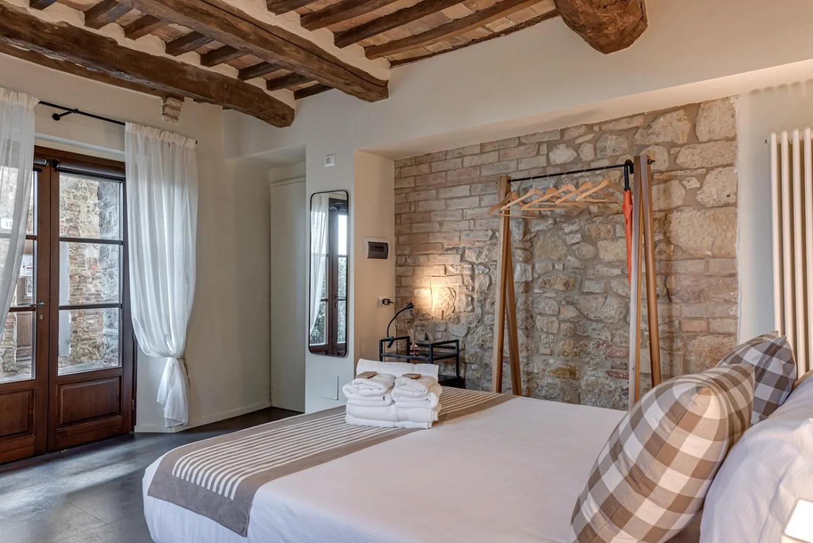 Borgo Medievale San Quirico D'Orcia B&B - Capitano Collection - Albergo Diffuso Frühstückspension